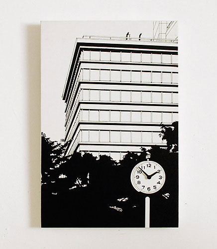 もらくらし イラストの中の 時計 が動く キャンバスと一体化した 絵の様に飾れる壁掛け時計 無造作に床に置いても雰囲気が出ます トリックアート の様な時計 Canvasworks 駅前の街並み ビルの見える公園 T Co 8wmfzmfa0c インテリア アート