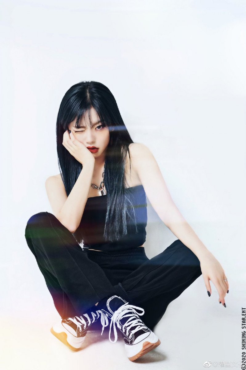 KpopGirlzBands1's tweet photo. La compañía subsidiaria en China de #YG Shining Entertainment debutará a un nuevo grupo de chicas en China.

#VickyWei #JangWang https://t.co/DNJdIg6KWC