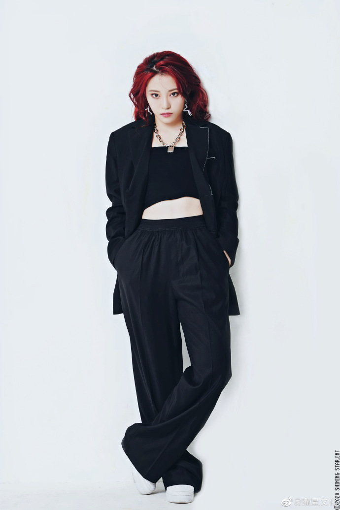 KpopGirlzBands1's tweet photo. La compañía subsidiaria en China de #YG Shining Entertainment debutará a un nuevo grupo de chicas en China.

#VickyWei #JangWang https://t.co/DNJdIg6KWC