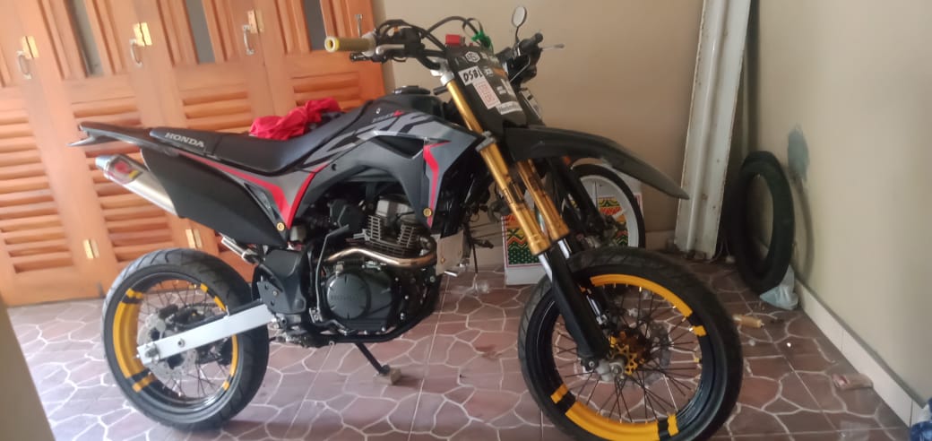 andimupy's tweet photo. Mohon bantuane lur
Jika ada yg melihat atau kenal orang ini kasih tau saya nggeh..
Bawa kabur motor AB 6181 BX
Info teakhir di piyungan.. https://t.co/sDL8ZdgPnV