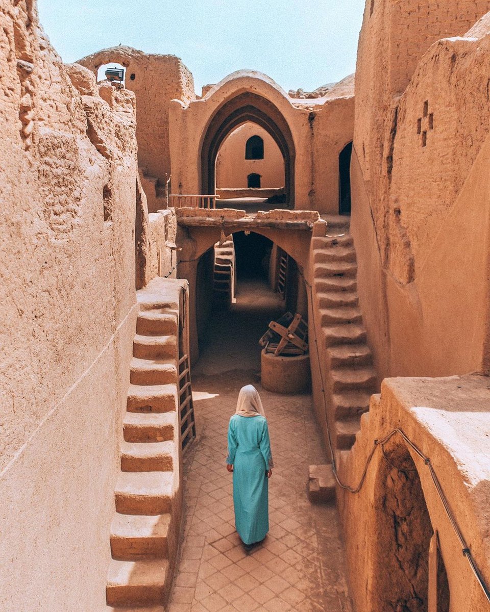 getaway_id's tweet photo. Kastil Sar Yazd (Qal'eh Sar Yazd dalam bahasa Persia) adalah sebuah kastil bersejarah yang dibangun pada masa Dinasti Sassanid di desa Sar Yazd, Mehriz, Provinsi Yazd, Iran.
👣 Sar Yazd Castle, Yazd, Iran
#ExploreIran #travelphotography #getawayIran https://t.co/UZeWeVhm7q