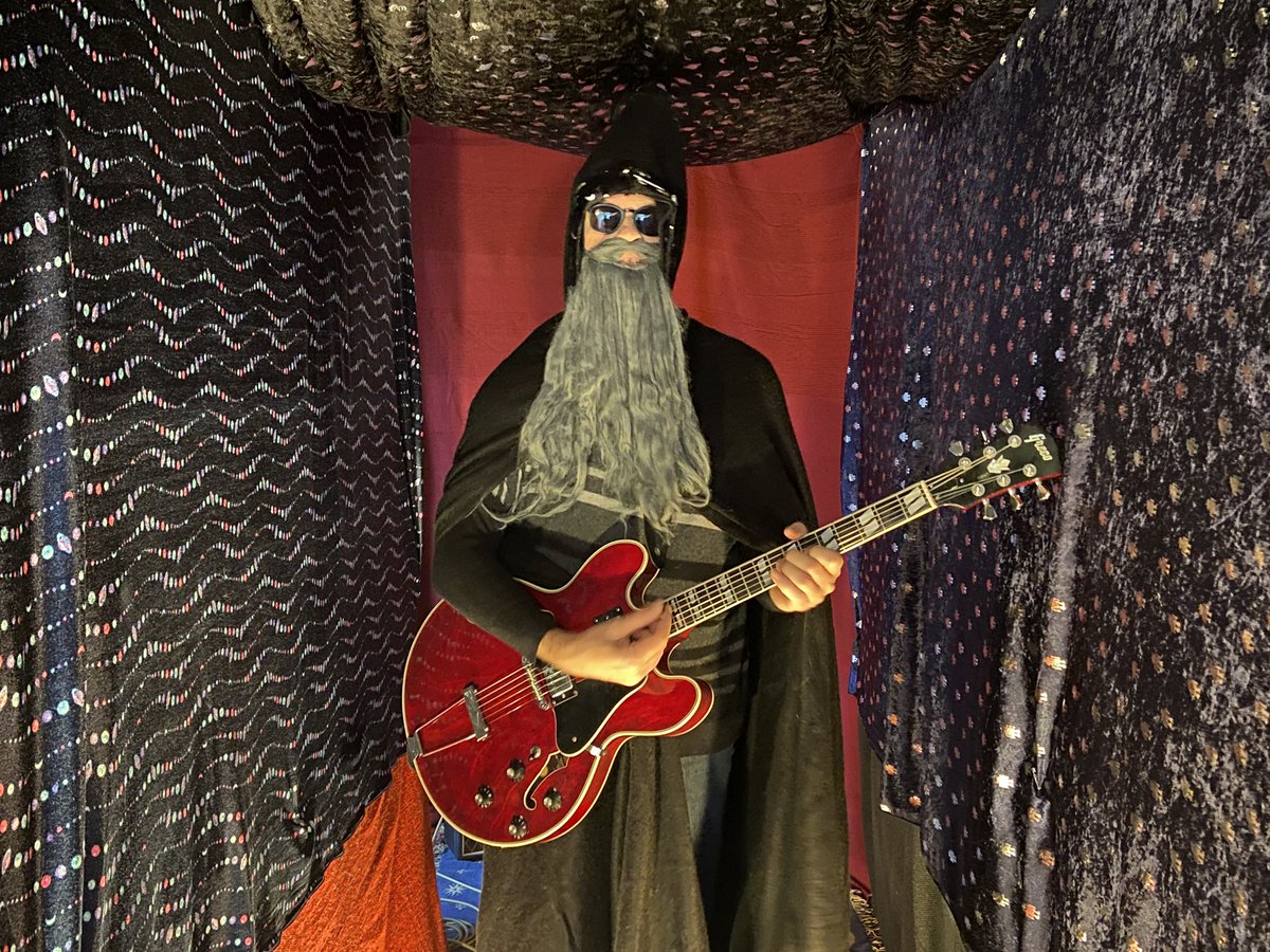 marveline13's tweet photo. Hereโs the new video for the second single from Savoury-Toothed Tiger! Itโs called Made Of Stars & is inspired by an astronomy guru on the telly, who makes an unwitting guest appearance.
https://t.co/0bOpHNSBn2
#IndieMusic #indiepop #sydneymusic #savourytooth #madeofstars https://t.co/IX2xGMyUG5