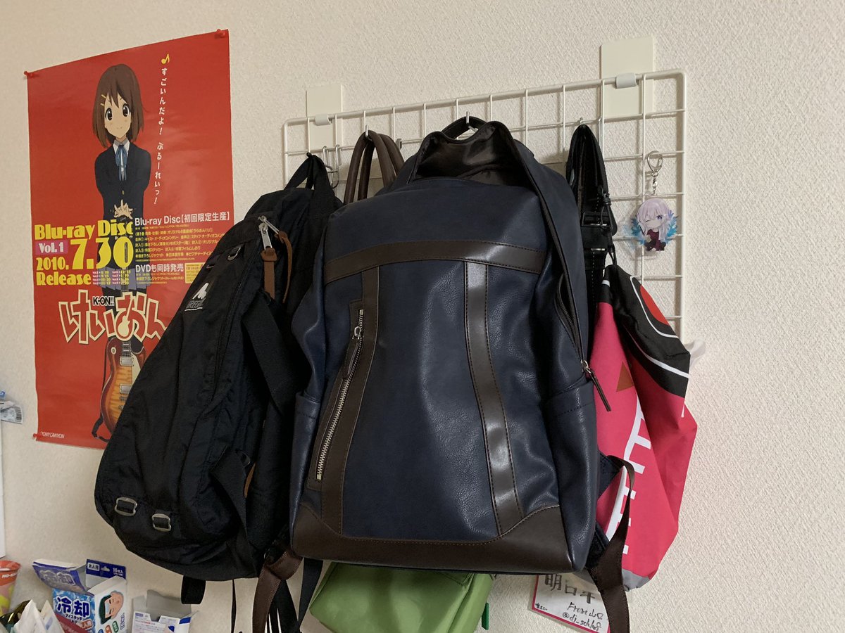 明日華 唯キチ バッグぶら下げるのに金網使ってたけど アクキーぶら下げるのもアリですな 明日華 唯キチ バッグぶら下げるのに金網使ってたけど アクキーぶら下げるのもアリですな