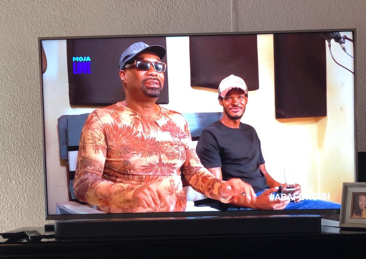 Ntsikelelo_Mzi's tweet photo. Just got spotted by a friend doing studio work on #abafundisi with @TeboMoema and @Bojasdj @MojaLoveTv #localauthor #reimaginingmyself #bookavailable https://t.co/bR2uMT8pPi