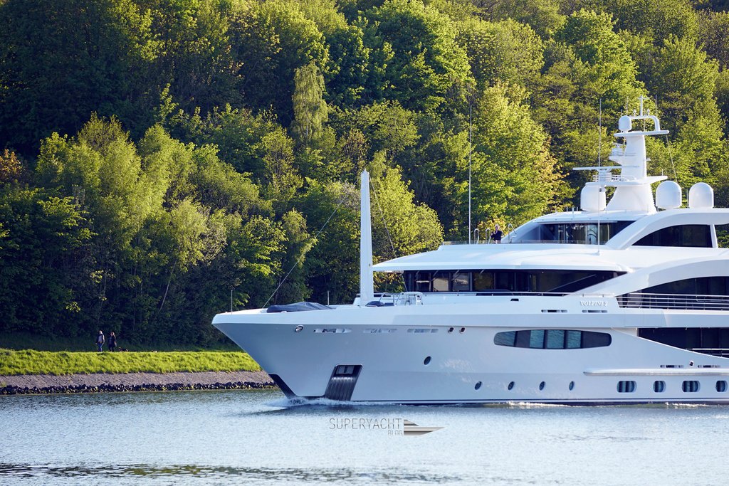 Superyachtblog's tweet photo. Volpini 2, one the of many yachts passing Kiel Canal last year. This stunning @amels_holland superyacht was built in 2018 with exterior by @tim.heywood.gallery and interior drawn by @reymond_langton_design.
#Volpini2 #Amels #DamenYachting #Damen #LE188
#superyachtblog https://t.co/NNoAGpdyuF