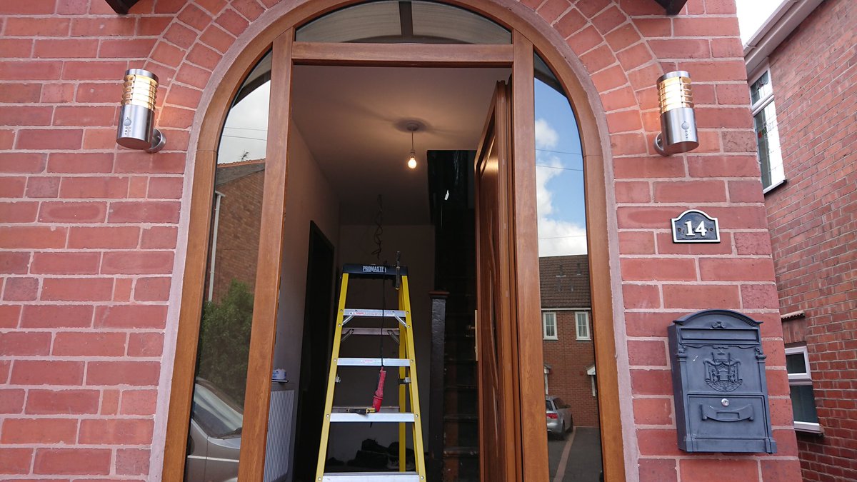 ELMATelectrical's tweet image. Fancy for outside lights?