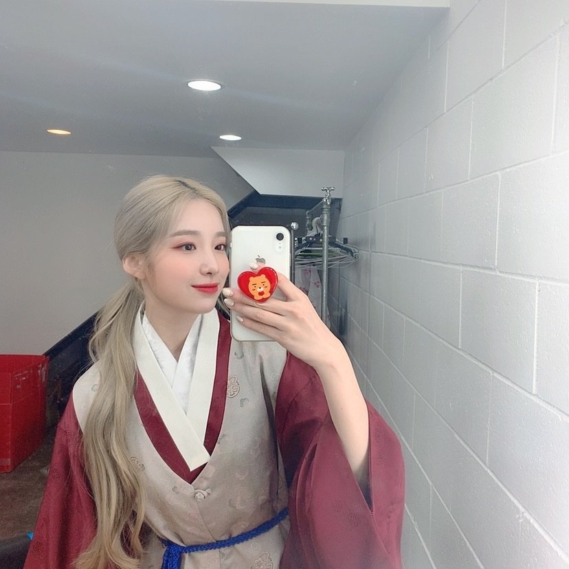 ansteambr's tweet photo. ๐ท | TWITTER/INSTAGRAM โข 180720 - Atualizaรงรฃo do #Raon no twitter e instagram. (1)
"Uma coleรงรฃo de Selfies no espelho, do passado para o presente ๐ป"
๐ https://t.co/InAYi7RoXZ
๐ https://t.co/HqTzkCuZ1Y
ยฉ๏ธ daily_ans ANSteamBR โข #ANS #AngelNSoul #์์ด์์์ค #weAre_ANSWER https://t.co/hsKp8Ar58f