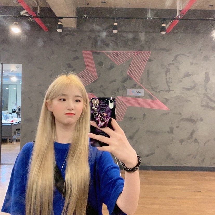 ansteambr's tweet photo. ๐ท | TWITTER/INSTAGRAM โข 180720 - Atualizaรงรฃo do #Raon no twitter e instagram. (2)
"Uma coleรงรฃo de Selfies no espelho, do passado para o presente ๐ป"
๐ https://t.co/DqpisfGJaX
๐ https://t.co/HqTzkCuZ1Y
ยฉ๏ธ daily_ans ANSteamBR โข #ANS #AngelNSoul #์์ด์์์ค #weAre_ANSWER https://t.co/yiK4UtMgog