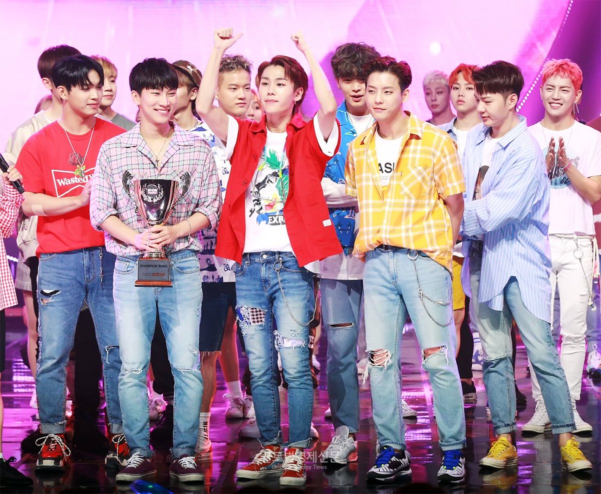 meloswift's tweet photo. 📆 June 27, 2018
🏆 #OnlyOneForMe1stWin
🎼 Show Champion

"We will work hard cheering on for you. Don't feel burden, comfortably and do your best! Don't get hurt. Fighting!" https://t.co/icUc6SkWv9
