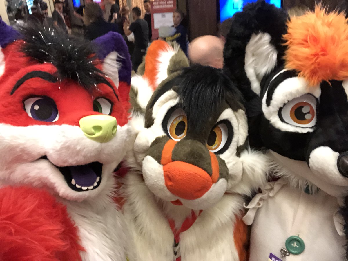 Good memories with <a href="/tallfuzzball/">Majira Strawberry</a>
and <a href="/kulzae/">𝐊𝐮𝐥𝐳𝐚</a>!! :)

#BLFC2018
#FursuitFriday