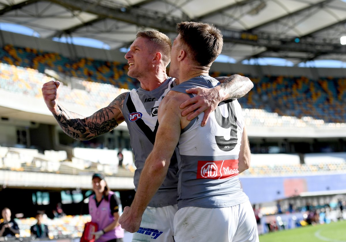 PAFC's tweet photo. The moment in 📸😍

#weareportadelaide
#AFLBluesPort https://t.co/YmXbTGviL0