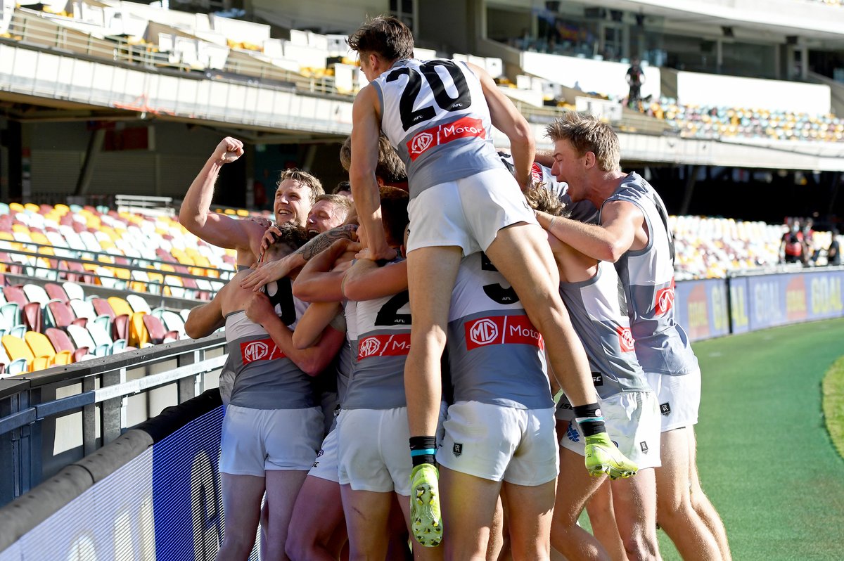 PAFC's tweet photo. The moment in 📸😍

#weareportadelaide
#AFLBluesPort https://t.co/YmXbTGviL0