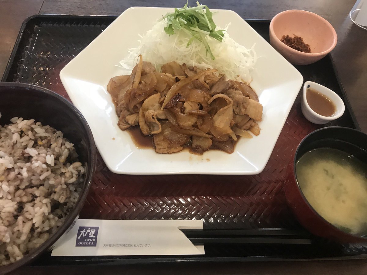 やっさん On Twitter 今日のやっさんランチ 豚の生姜焼き定食 ご飯は五穀米大盛り 店員さんの態度が悪いのでアンケートで書いてあげた ご飯は美味しかった だけに残念です
