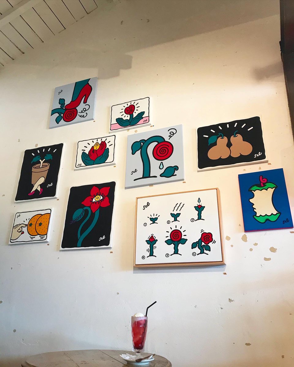 ch_books_cafe's tweet photo. ヤナギダさんのチアガール人形展が終了し、FORET COFFEE さんで個展がはじまった 5eL(ファイベル)さんの絵を急遽 ch.books でも展示をすることになりました。
引き続き、壁がにぎやか☆
#長野県 #長野市 #5el #クリームソーダ #カシス https://t.co/WhIaN0zwbd