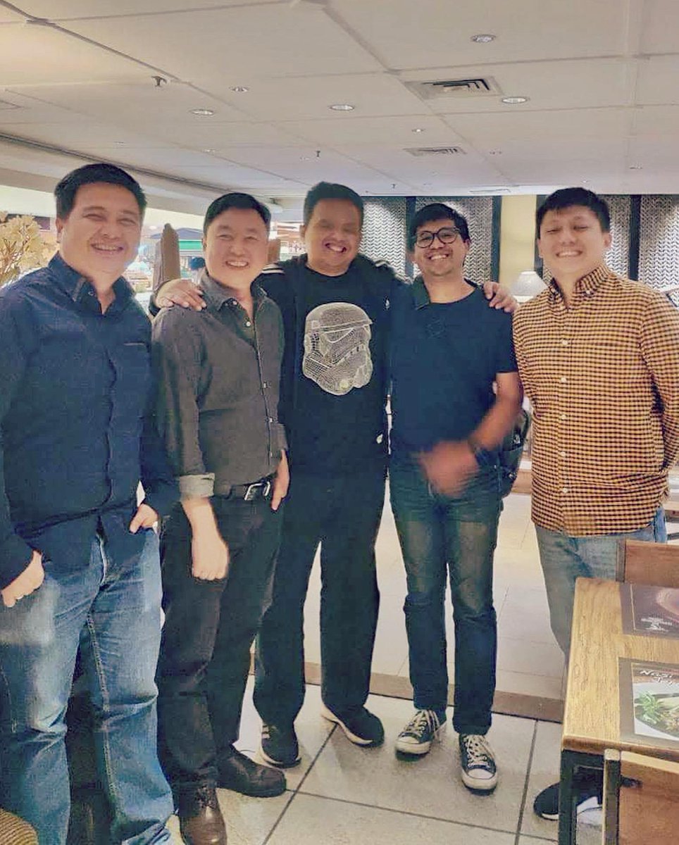andiboediman's tweet photo. 9. Ideosource Entertainment menjadi investor dari Cinepoint. Tx to mas Sigit yg punya passion & vision u/ Cinepoint, jg Robert Ronny yg kenalin u/ diskusi film.
#cinepoint #bicaraboxoffice #filmindonesia https://t.co/fEs7jUGo1I