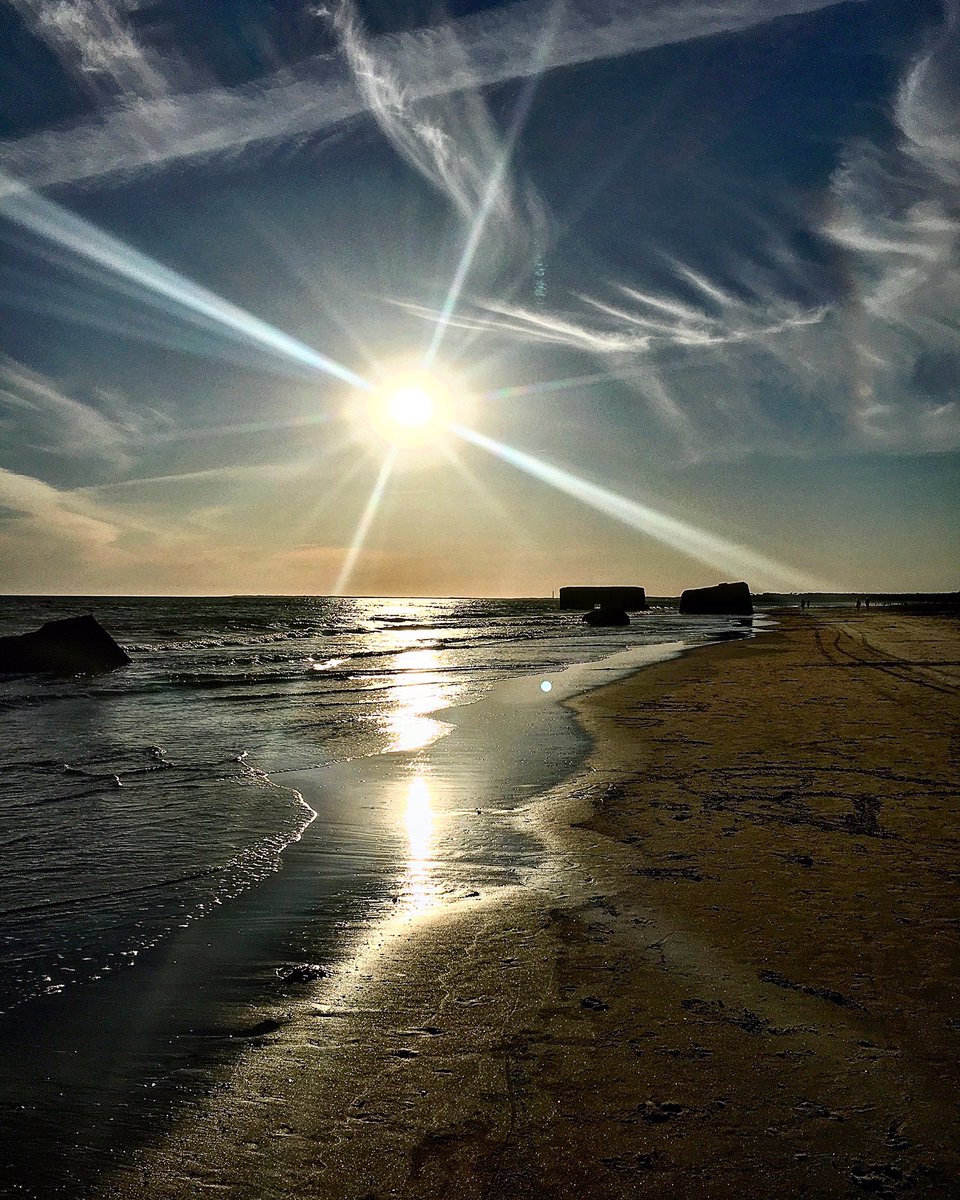 PAGE_Nanie's tweet photo. About last night... ❤️ #sunset #summer2020 #enjoy #gaia #natureiseverything #thanks #beautiful #NaturePhotography #naturelovers #sunsetphotography #france #ocean https://t.co/FnjX0GTomX