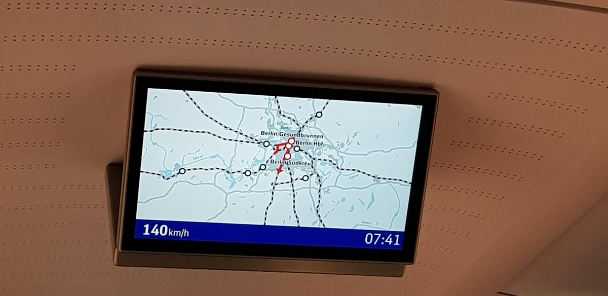 Storch_i's tweet photo. Ich finde diese Gleiskarten an der Deckenanzeige im ICE 3 übrigens großartig 😍 #Bahnnerd https://t.co/s8C5Cy2bAy