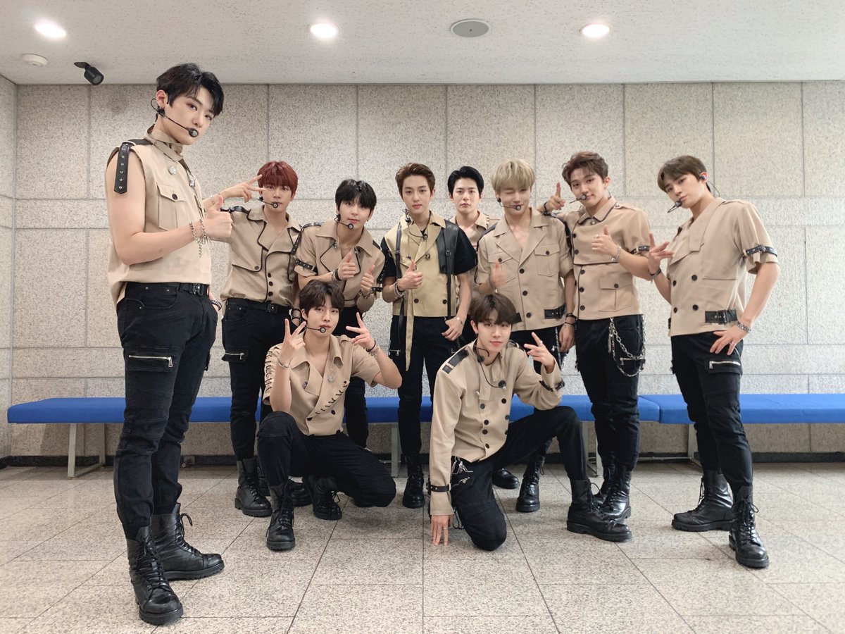 [📺] PM 3:50 SBS '인기가요' 많은 시청 바랍니다.

#GoldenChild #골든차일드
#Take_A_Leap #ONE #Lucid_dream
#인기가요