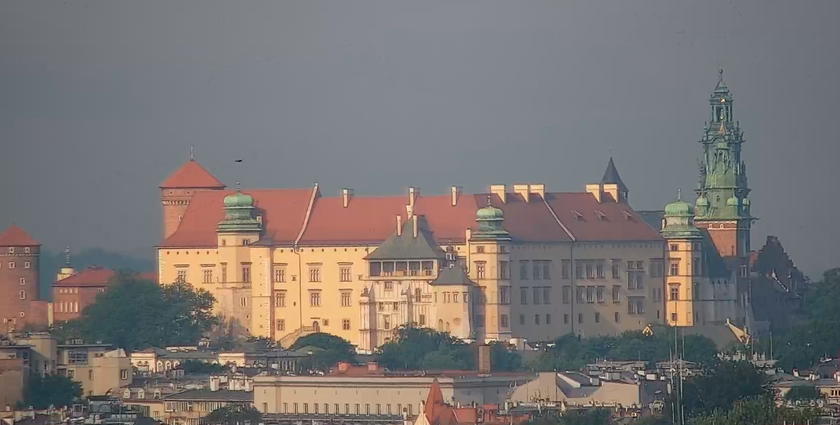 krakow_pl's tweet photo. 🙂Dzień dobry. Słońce próbuje przebijać się przez chmury. Może wreszcie... Miłej niedzieli!
@MeteoprognozaPL #Wawel #UnityTower #UnityCenter #NowaHuta https://t.co/1fKNSaQjBU