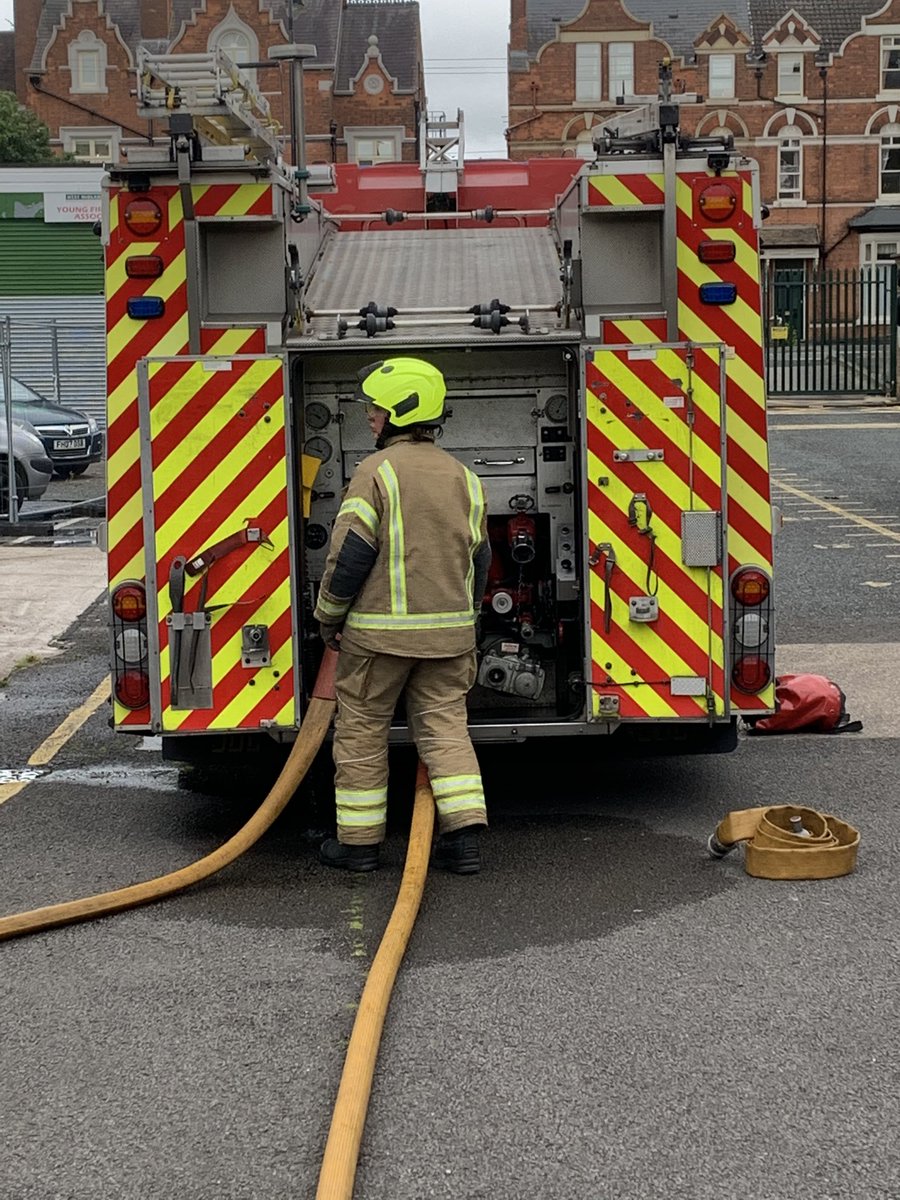WMFSErdington's tweet photo. Multiple training sessions @SuttonCfld_Fire yesterday. Crews involved @ErdingtonFire @SuttonCfld_Fire @WardEndFire @HandsworthFire #ladders #pumping #workingathight @WestMidsFire https://t.co/JJyjC9JzzO