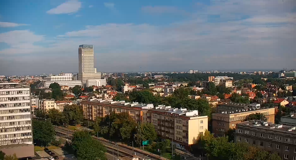 krakow_pl's tweet photo. 🙂Dzień dobry. Słońce próbuje przebijać się przez chmury. Może wreszcie... Miłej niedzieli!
@MeteoprognozaPL #Wawel #UnityTower #UnityCenter #NowaHuta https://t.co/1fKNSaQjBU