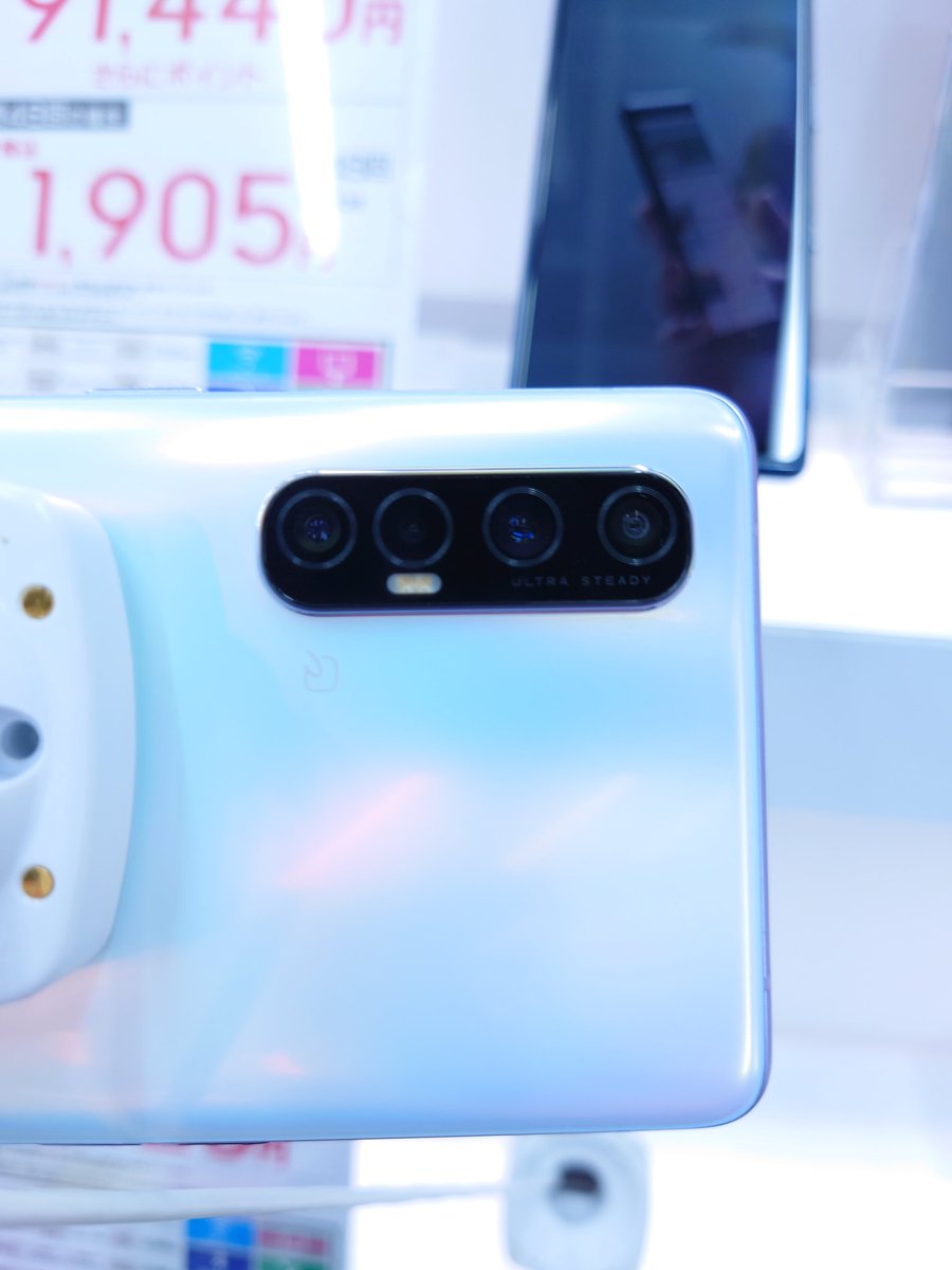 logical_X_'s tweet photo. OPPO Reno 3 5G, Its beautiful smartphone. but SoC is 765G. I dont buy this product. #OPPO https://t.co/uhUxEPJVf7