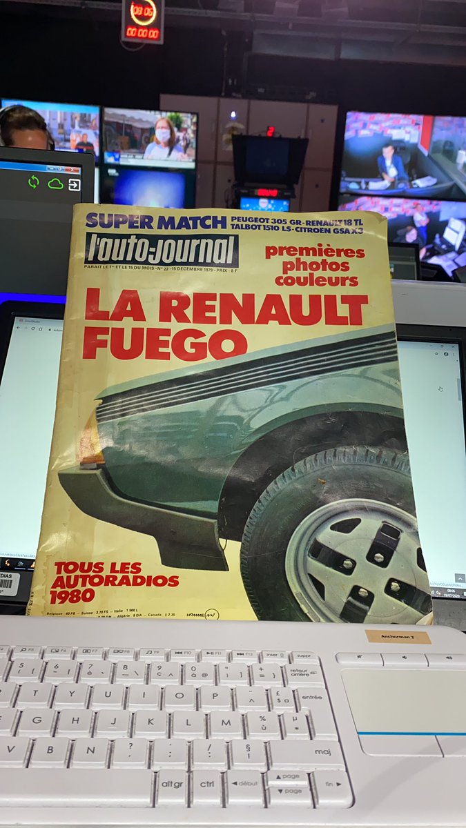Fsorel's tweet photo. Un cadeau de Jean-Philippe qui m’a envoyé un #Autojournal de 1980 ❤️ #fuego #Autoradio @VotreAutoRMC https://t.co/CAJWdRByUq