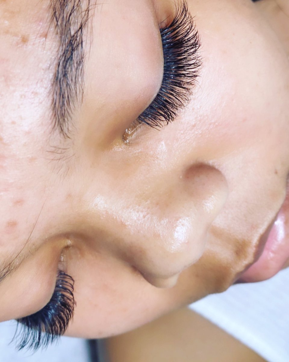 lashesbychrissy's tweet photo. Check out that fluff π€© volume lashes created by Christina! Using @xtremelashes #sflashes #lashesonfleek #lashes #lashextensions #volumelashes https://t.co/w1cORIMt6k