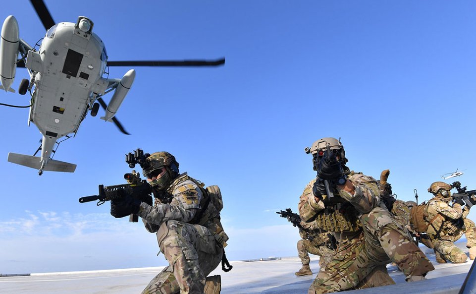 ジャンじ 非公式 超緊急２ スタッフ募集 小卒以上 学歴で仕事は出来ない 春夏連休10日以上休まない方 イケメンのみ Lv70以上 ただし 私よりlv上の方はご縁量下さいlv98以上の方 本気 ただし 軍隊並に厳しいです 匍匐前進や射撃の訓練 爆弾