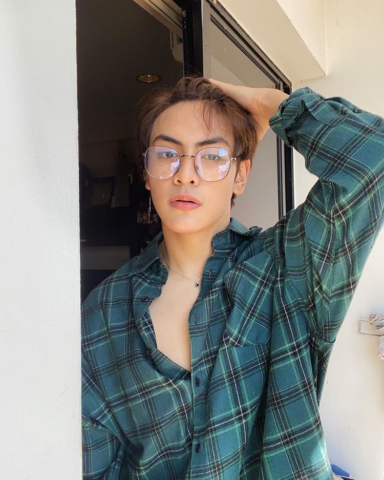barm0nd's tweet photo. -Do I got intersted in finding his pics wearing same outfit?
-yep
-Why?
-Idk

#joong #joongarchen #nine #joongnine #J9 https://t.co/JjfxBrNsXq
