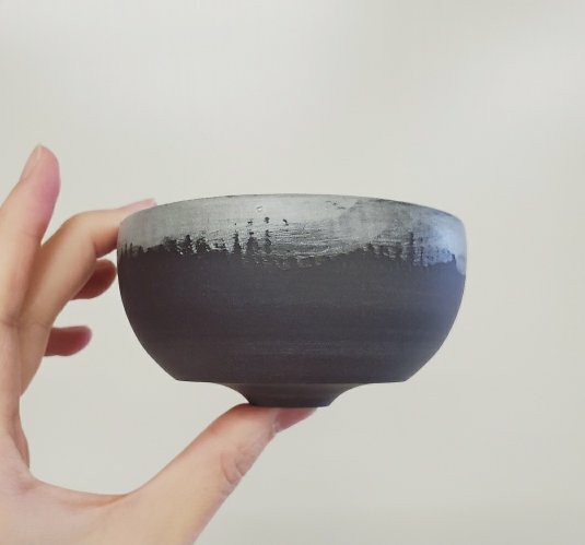 cpertamlisc's tweet photo. I took a lot of photos for this lady, however I still think this angle makes her the most beautiful.

#逸 #陶 #瓷器 #黑瓷 #碗 #藝術
#pottery #ceramics #ceramicdesign #art #artwork #ceramicart #porcelain #blackice #tableware #bowl #wheelthrownceramics #cpertamlisc #hkartists #hk https://t.co/N4ovXDY2kN