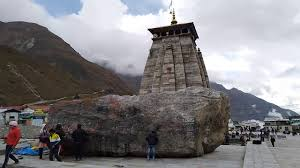 used to be like 50 years ago. Co-incidence? No.Survived structure of Kedarnath ji & divine Shivling are symbol of Shiva’s existence, it’s not just co-incidence that a boulder, which is 'preserved' by devotees & govt. that time as 'Bhimshila', protected the ancient temple.10/n