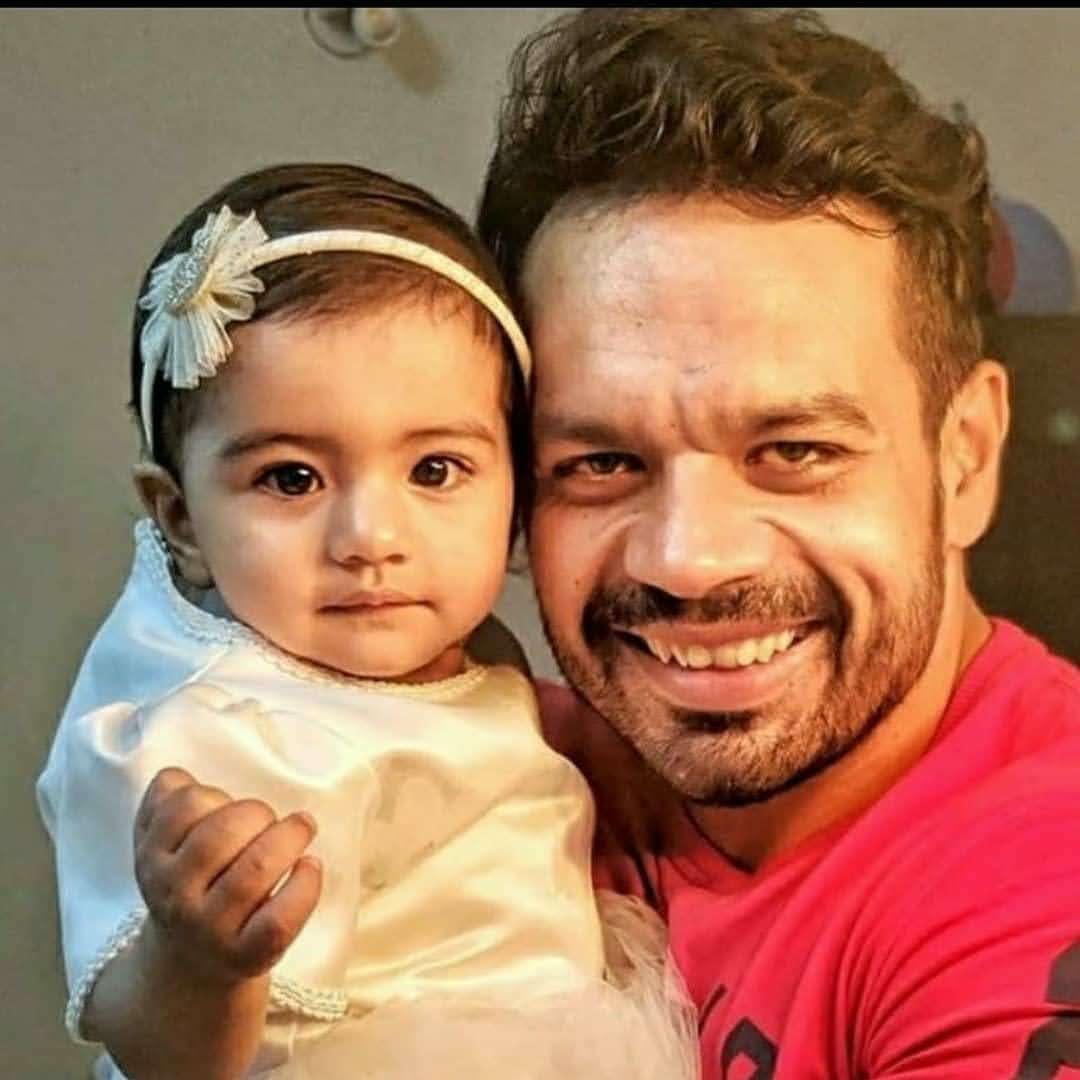 SiddhiiV's tweet photo. @flyingbeast320 @captriturathee Royston keh Raha hai pls ek like lalo❤

Check out his instagram page: https://t.co/qmNAr7kgMB https://t.co/rqDEaLvBu8