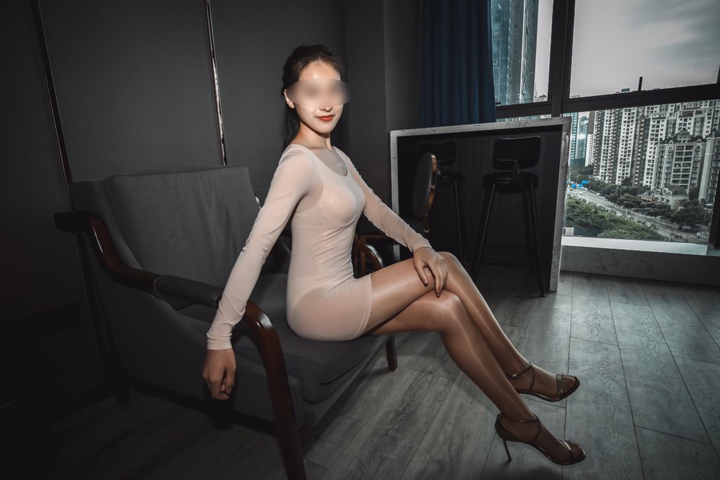 约拍极品美女，气质出众。