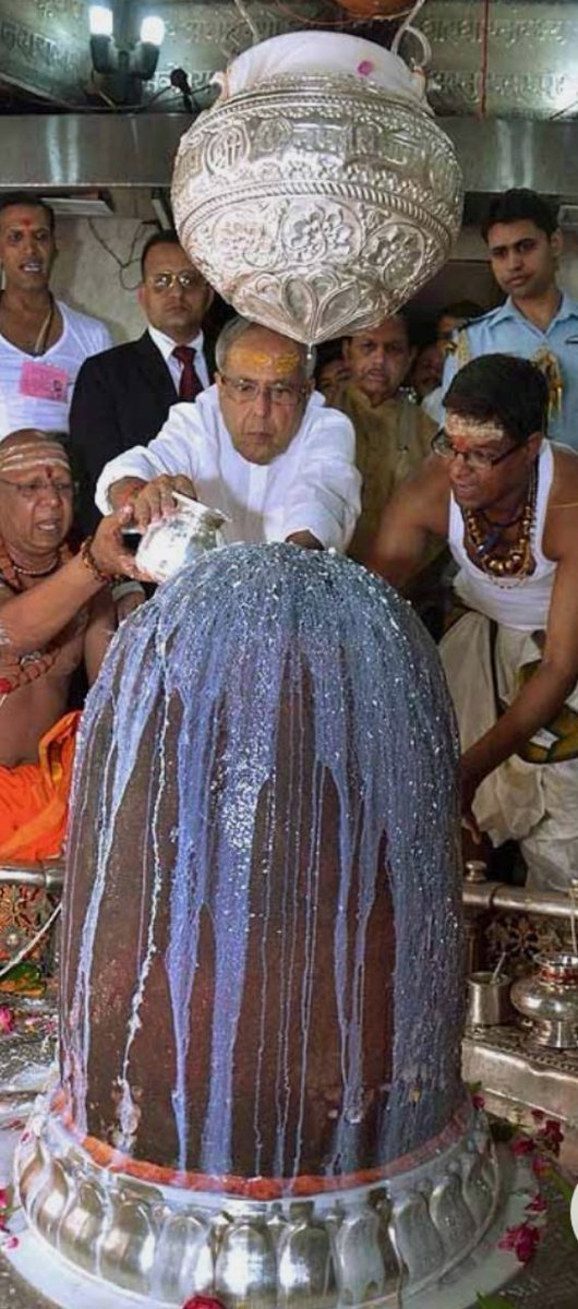 content within before offering it to the Lord. In general Beatle nut is very harmful. It can cause stimulant effects similar to caffeine & tobacco use. So one reason to pour milk on Lords Shiva, as love & respect to cool down the effect of poison in his throat which he drank.