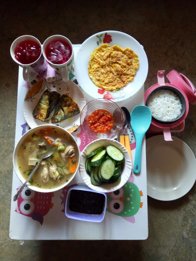 adeelaariffin's tweet photo. Kt tnjuk gambar yg dah siap jaaa laaa.... 

Kawan I ckp... 

"Nak kata x dew rupa.. ada
Nak kata x pndai masak...pndai
Nak kata x dew pelajaran.. ada... 
Nak kata x dew keje tetap.. ada
Habis knp x dew pakwe? Dah tu, caner nk kawen?? "

Eh mulut... eh eh!! https://t.co/2B9FHqorQm