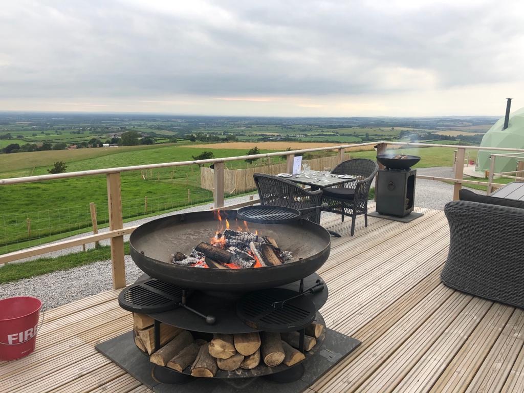 ThePrivateHill's tweet photo. All set up and ready for a wonderful Sunday at The Private Hill... #sundayvibes #firepit #northyorkshire #glamping #afternoontea #viewsofinstagram #decklife #outdoorliving #outdoordining #eatoutstaysafe https://t.co/a3EXzEjurt