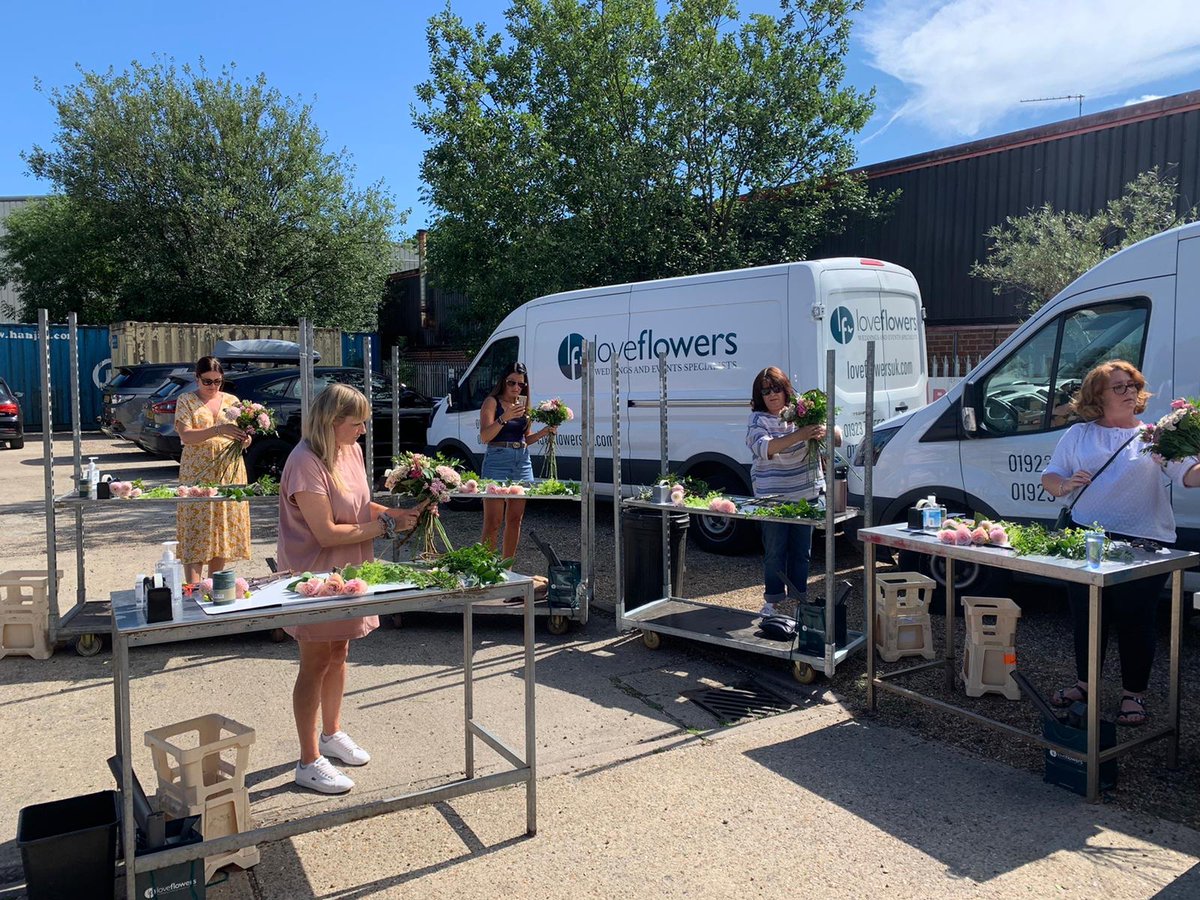 Come and join us for one of our #sociallydistanced #floristry masterclasses 🌸

loveflowersuk.com/collections/so…