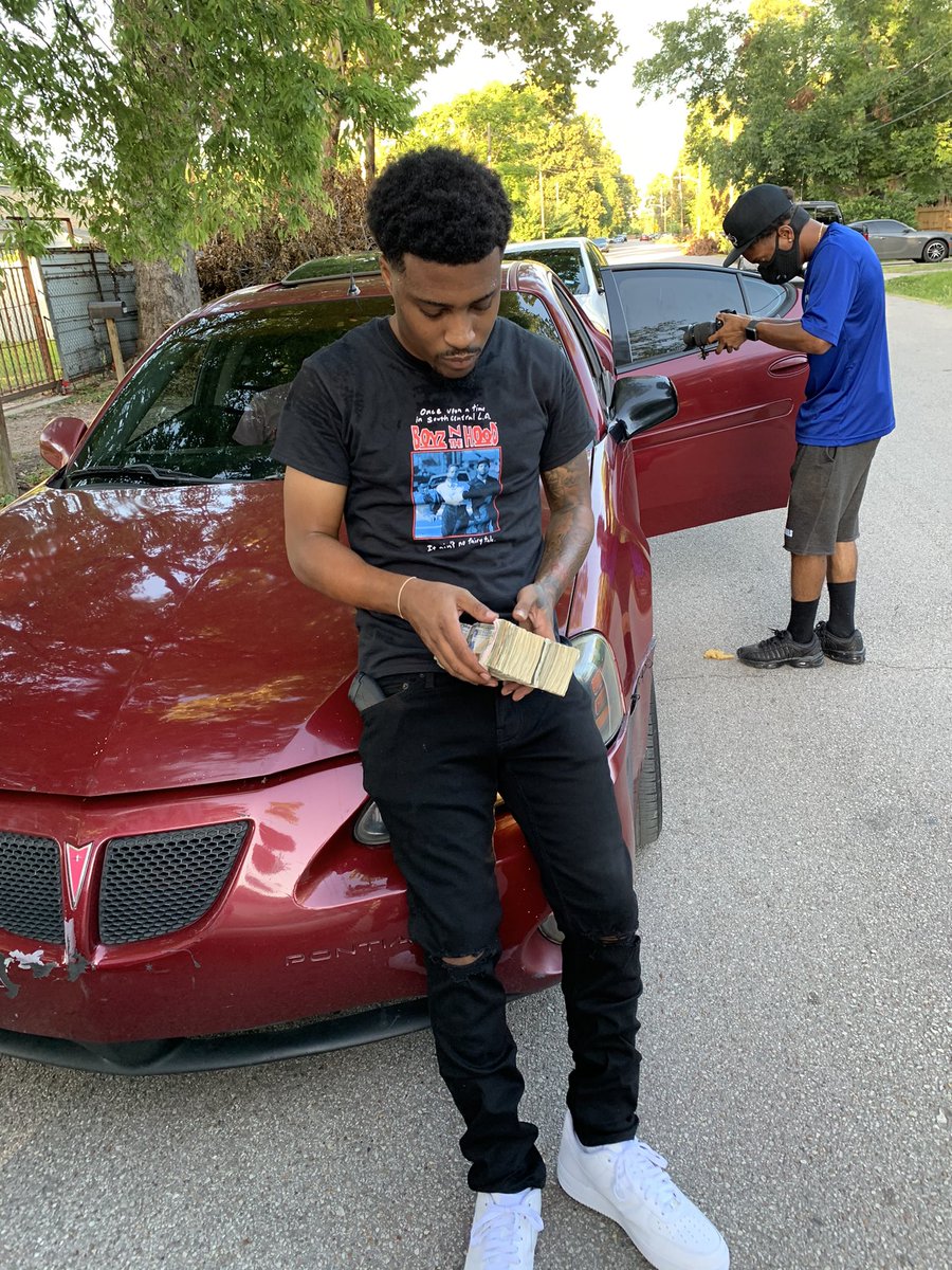 daemuuuney's tweet photo. I PLEDGE ALLEGIANCE 2 DA TRAP 🏚 #FreeDaTrapp #TrapMuuuneyBidnezz https://t.co/EMivqkPab8