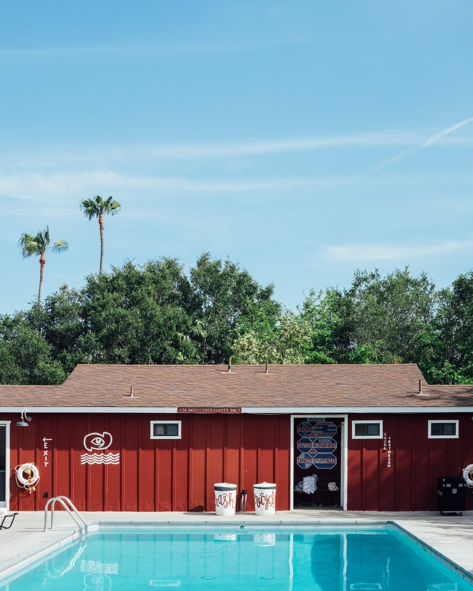 It wouldn't be a pool house without a little red!

 #utahpaintingcompany #professionalpaintingcompany #prostousingpros #paintersgonnapaint #renovateyourspace #homeimprovement #homedecor #homedesign #utahinteriordesign #interiordesign #thepainterbros