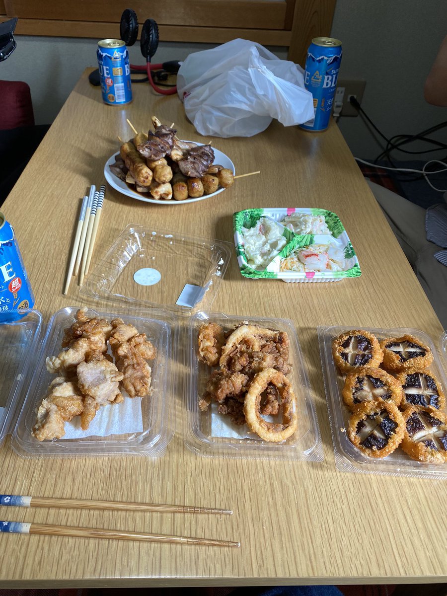 v1arm's tweet photo. 引越しを祝してパーティが開催される模様 https://t.co/ByT0gLskPA