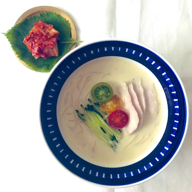 なかしましほ 在 Twitter 上 映画の仕事でレシピを起こしたコングクス 私がよく作ってたのは冷たい無調整豆乳に白だしを加え 麺は半田めんのようなしっかりしたそうめん 具材は きゅうり トマト サラダチキンをトッピングしてごま油をたらり T Co