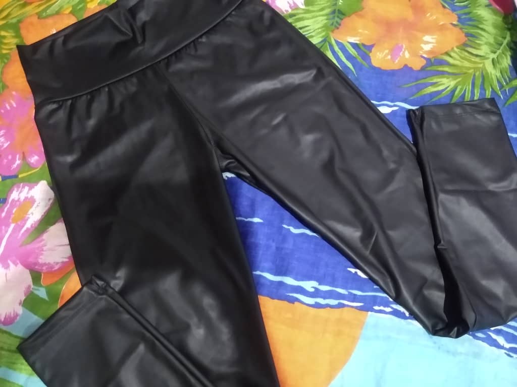Mistress_Magge's tweet photo. Mis sumisos saben como complacer a su reina sin que me haga falta pedir nada! Así me gusta, así me gusta👑

Me encanta este pantalón de cuatro que he recibido de parte de uno de mis perros, pronto les muestro como me queda 😏 https://t.co/J5KUX57dum