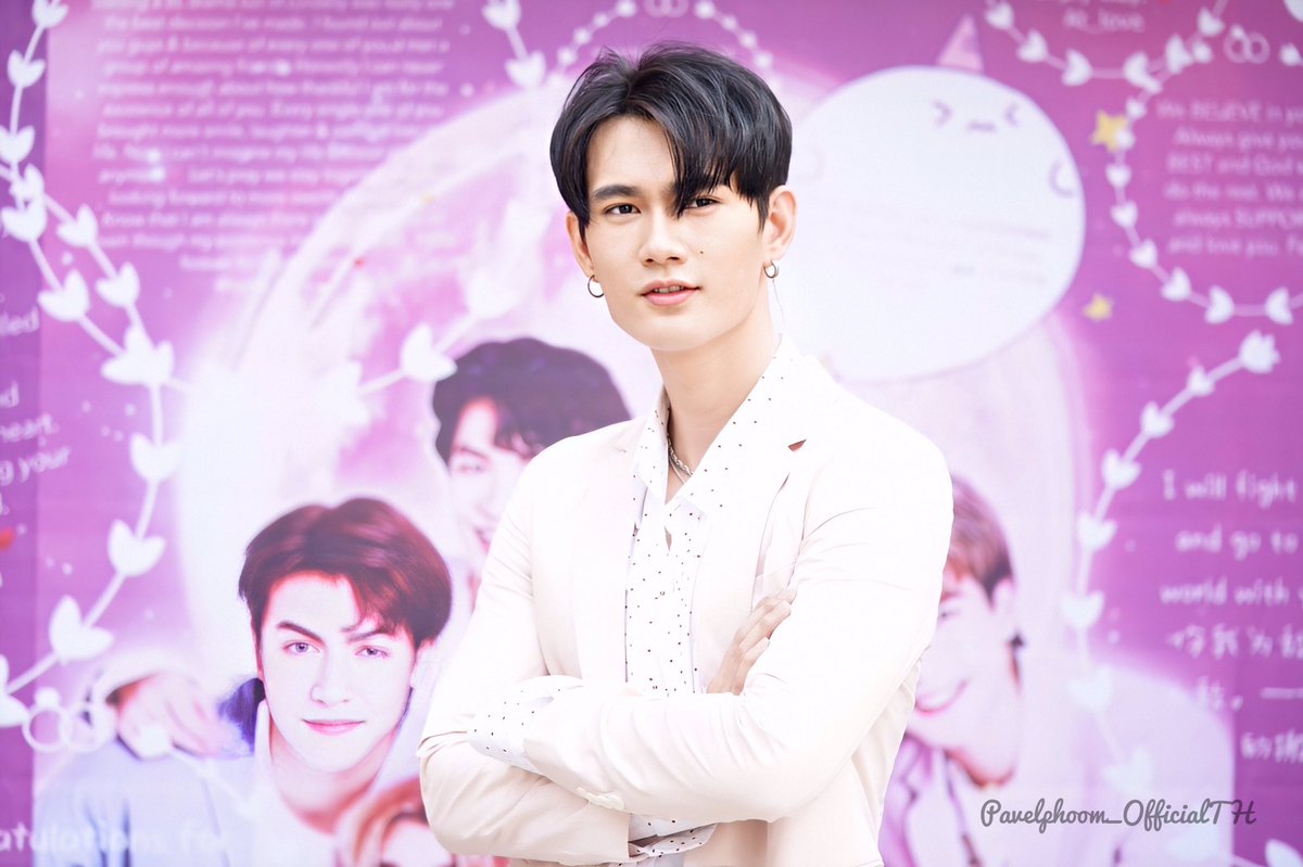 Pavel_fanpage's tweet photo. ขอบคุณทีมงาน @WorldY_live ที่จัดแฟนมีตดีๆแบบนี้ #WORLDYLIVEX2MOONS2 ขึ้นมา ทำให้แฟนคลับจากทั่วโลกได้ใกล้ชิดกับน้องๆทั้ง 6 คน ขอบคุณทุกคนที่เข้ามาเป็นประสบการณ์ใหม่ๆและความทรงจำดีๆด้วยกันนะ ขอบคุณเด็กไปฝึกซ้อมตั้งใจกับมีตครั้งนี้ขอบคุณที่สนับสนุนกันไว้เจอกันโอกาสหน้านะ❤️#พาเวลพูม https://t.co/7Y6retnfje