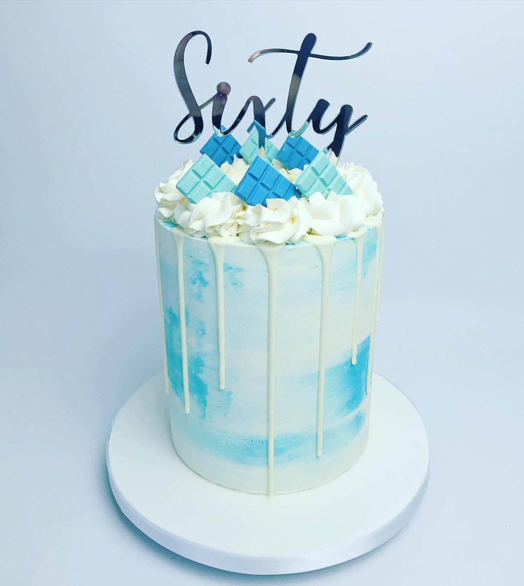 marias_cake's tweet photo. Catching up of some uploads ... been a bit busy with orders 

#mariascakeboutique #buttercreamcakes #dripcakes #essexcakemaker #essexcakes #londoncakemaker #londoncakes #customcakes #bespokecakes #cakesforalloccasions https://t.co/UHFRT4pJ3u