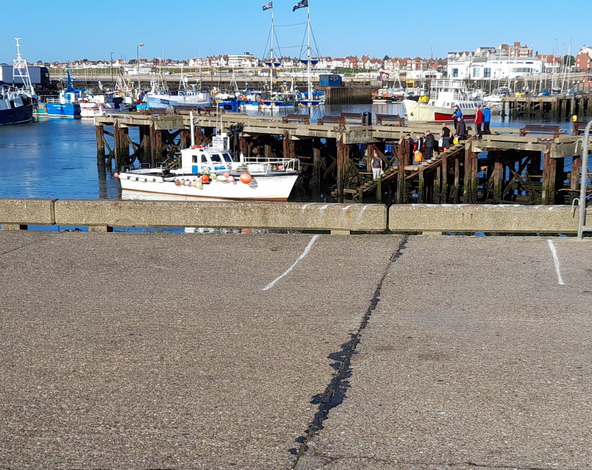 BridOnline's tweet photo. Beautiful morning on the seafront, look at this sea and how clean it is! People going for their daily catch and nature taking over near the fair ground... #bridlington #eastyorkshire #coast https://t.co/nz2YRhg3WS