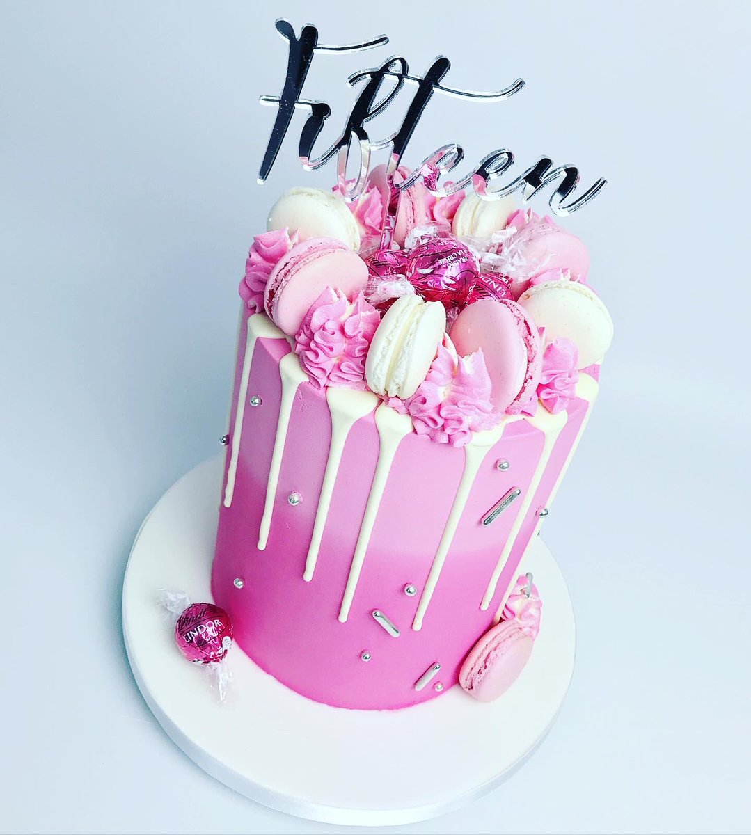 marias_cake's tweet photo. A couple more of my recent orders completed 💕

#mariascakeboutique #buttercreamcakes #miniballoongarland #essexcakemaker #essexcakes #londoncakemaker #londoncakes #customcakes #bespokecakes #cakesforalloccasions https://t.co/O6pGrNNCos