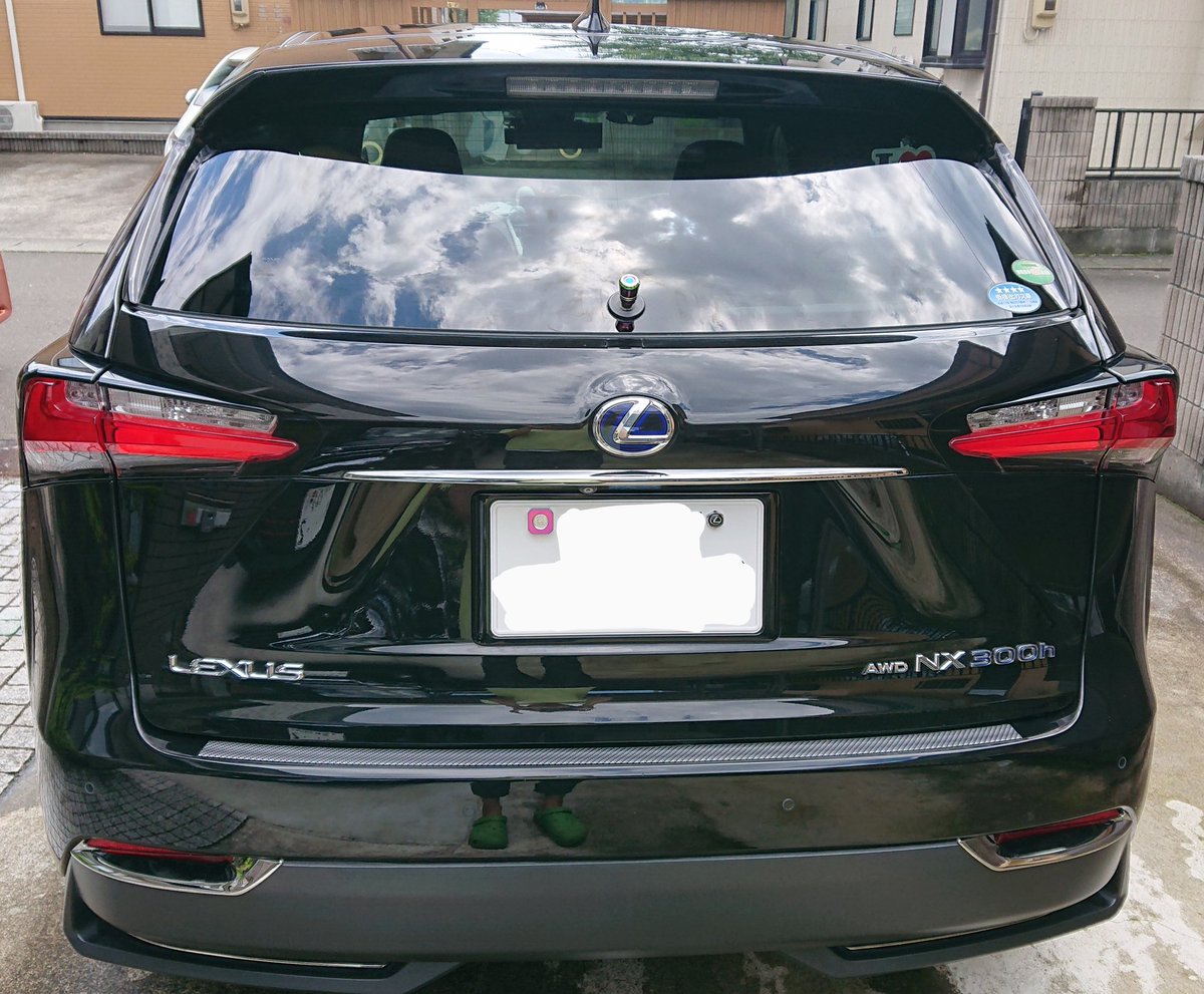 Nao 外観ドレスアップしましたー レクサス ナンバーボルト取り付け リアワイパーキャップ 赤からネオクロームに変更 封印カバー ネオクローム取り付け 見た目向上 満足 レクサス Nx ドレスアップ 車好きと繋がりたい