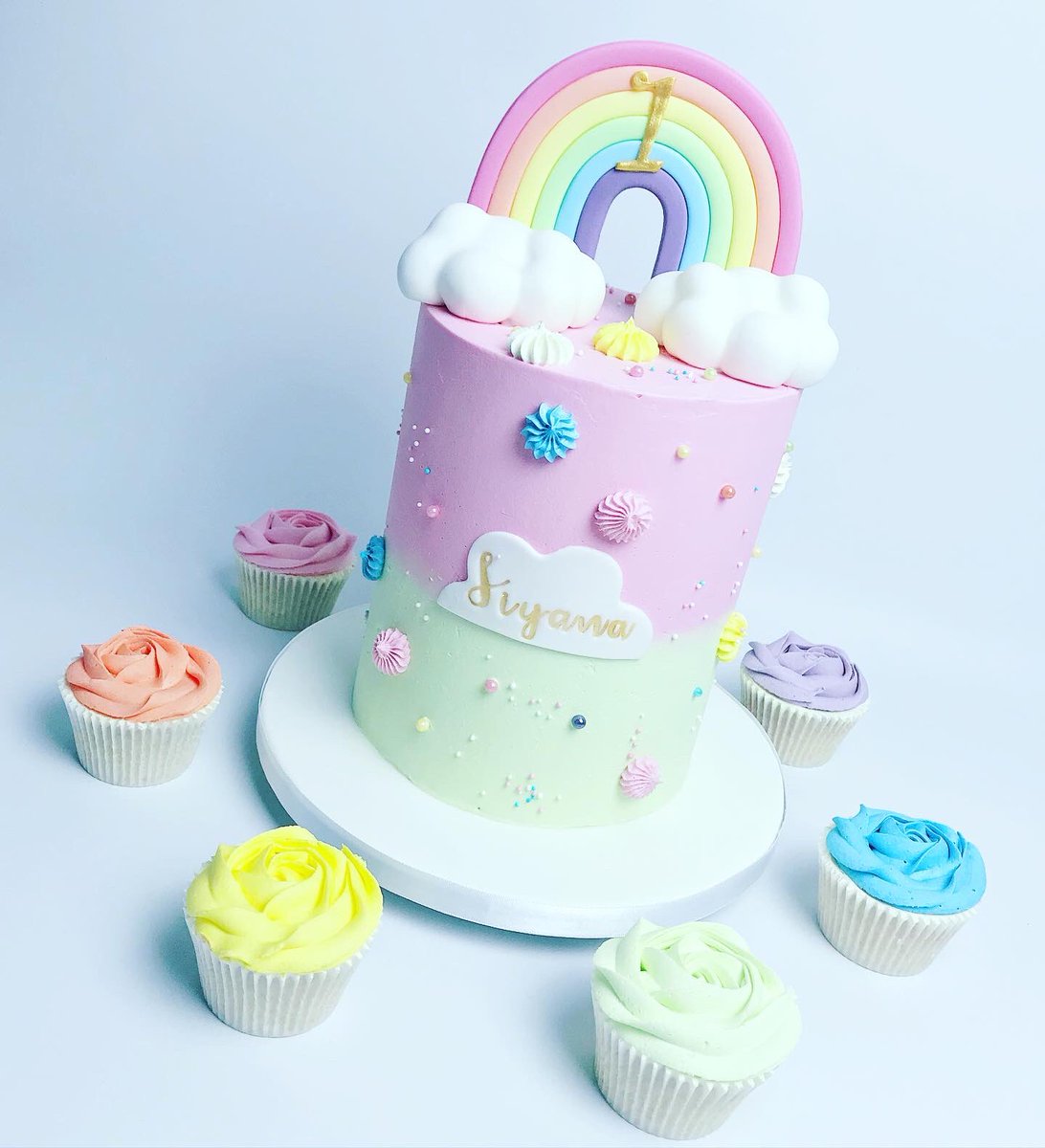 marias_cake's tweet photo. .... and a few more 🥰

#mariascakeboutique #buttercreamcake #essexcakemaker #essexcakes #londoncakemaker #londoncakes #customcakes #bespokecakes #cakesforalloccasions https://t.co/81DVchBXXO