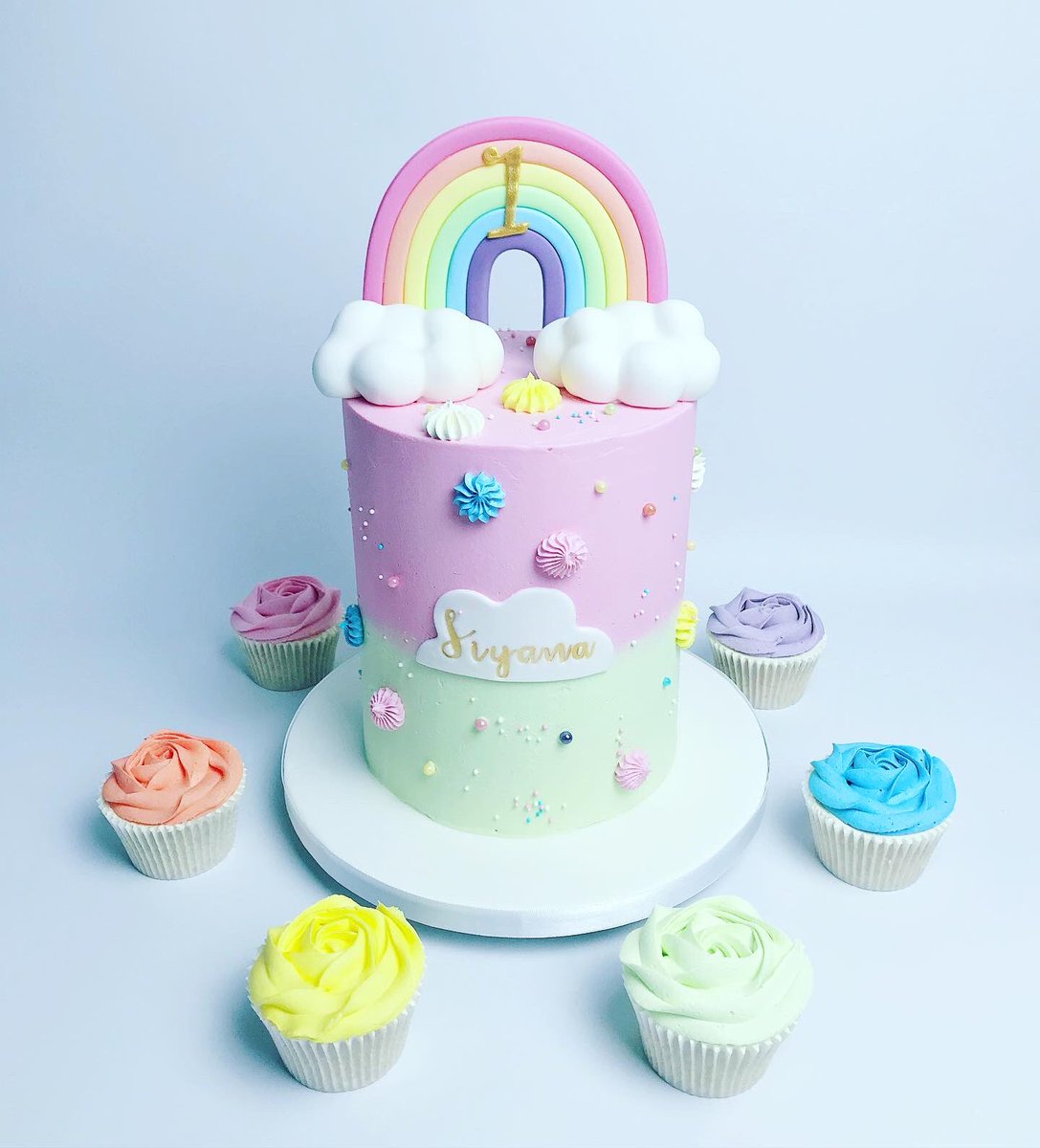 marias_cake's tweet photo. .... and a few more 🥰

#mariascakeboutique #buttercreamcake #essexcakemaker #essexcakes #londoncakemaker #londoncakes #customcakes #bespokecakes #cakesforalloccasions https://t.co/81DVchBXXO
